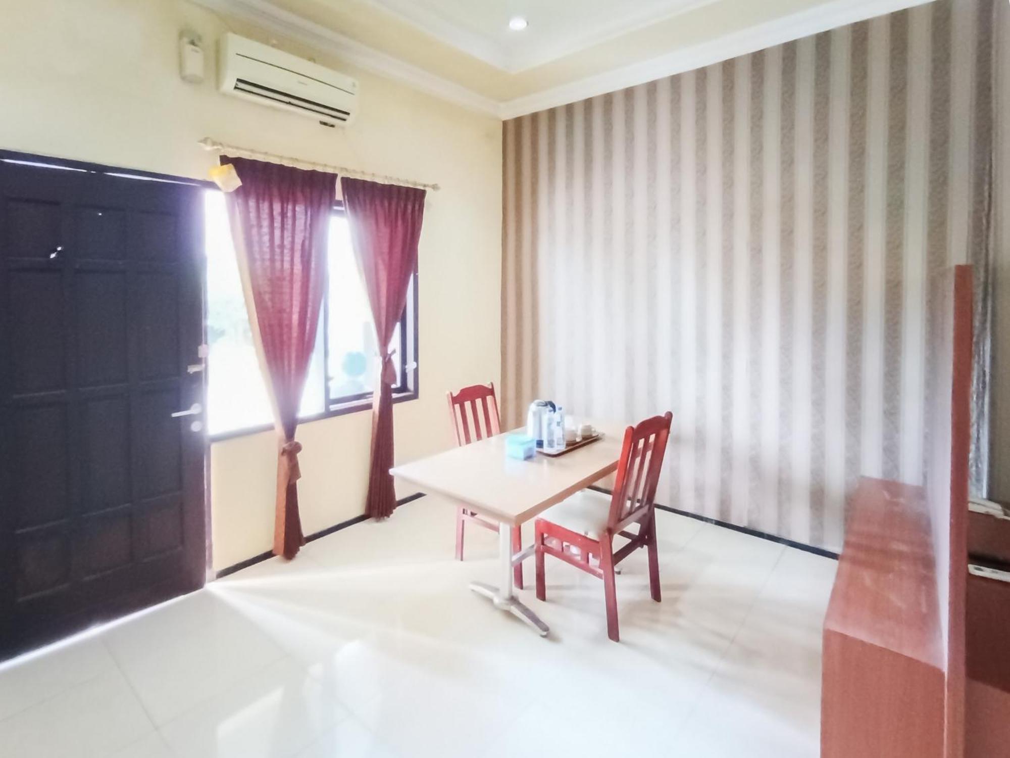 Hotel Gita Puri Redpartner Blitar Exteriér fotografie