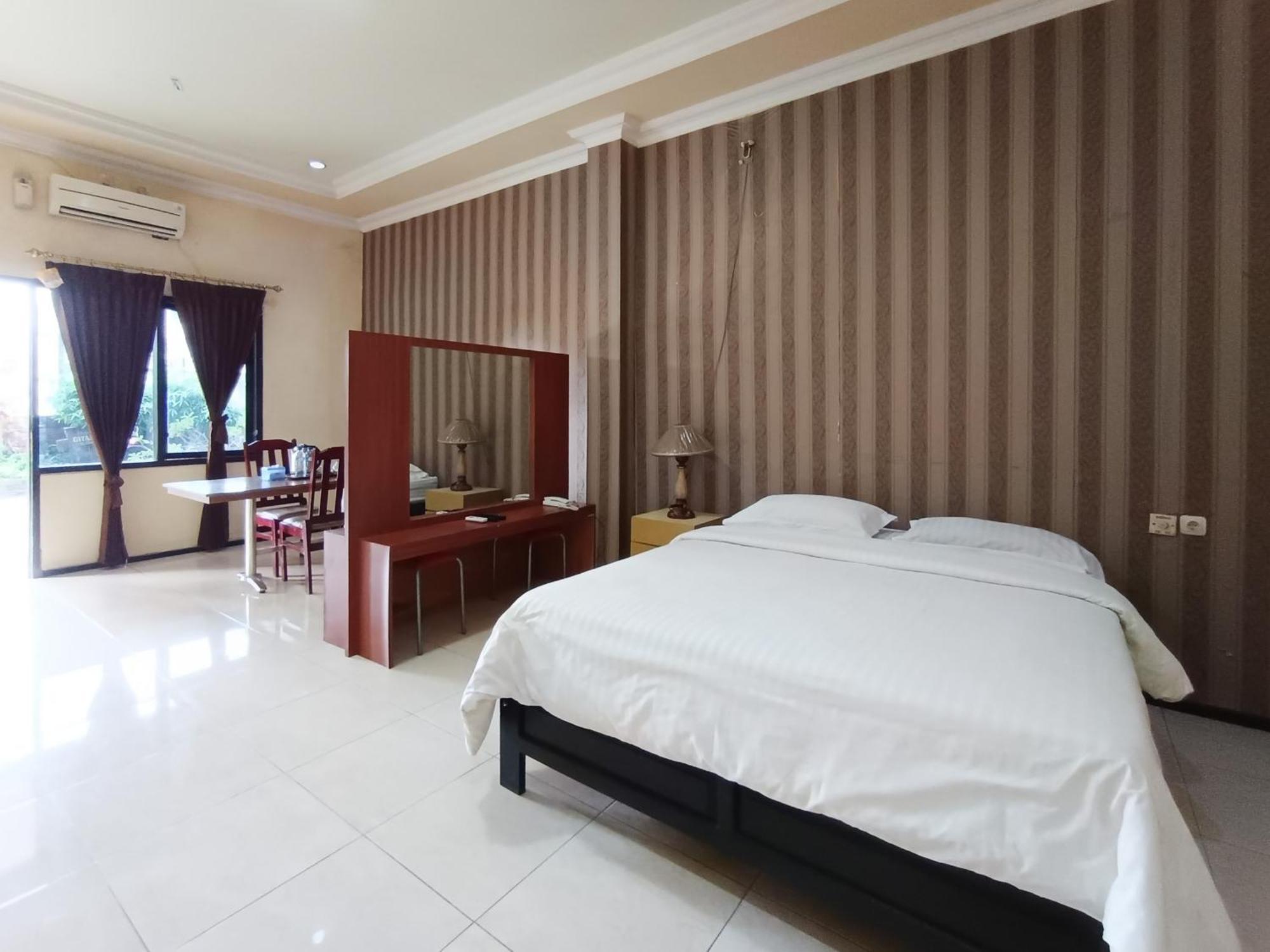 Hotel Gita Puri Redpartner Blitar Exteriér fotografie