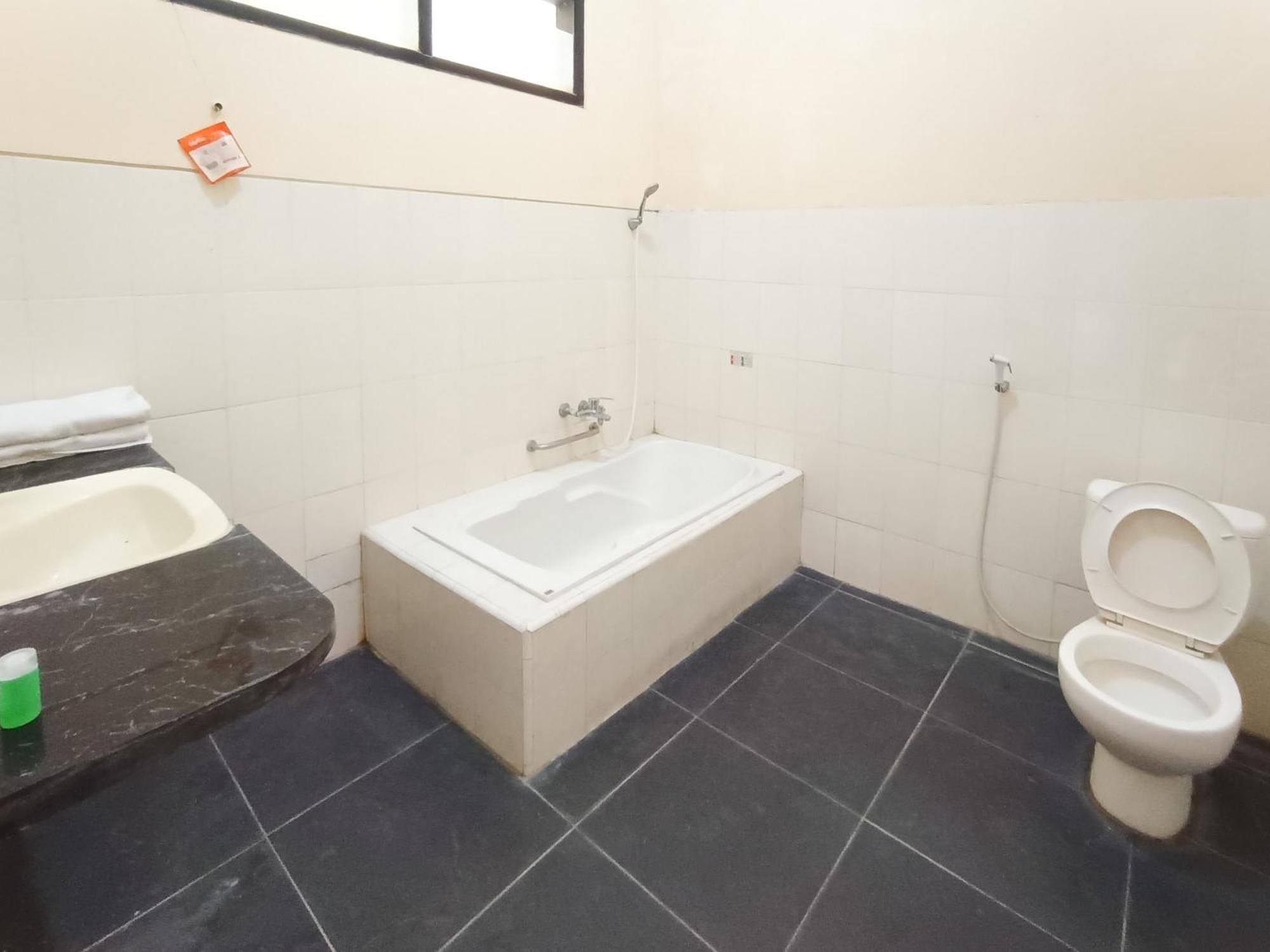 Hotel Gita Puri Redpartner Blitar Exteriér fotografie