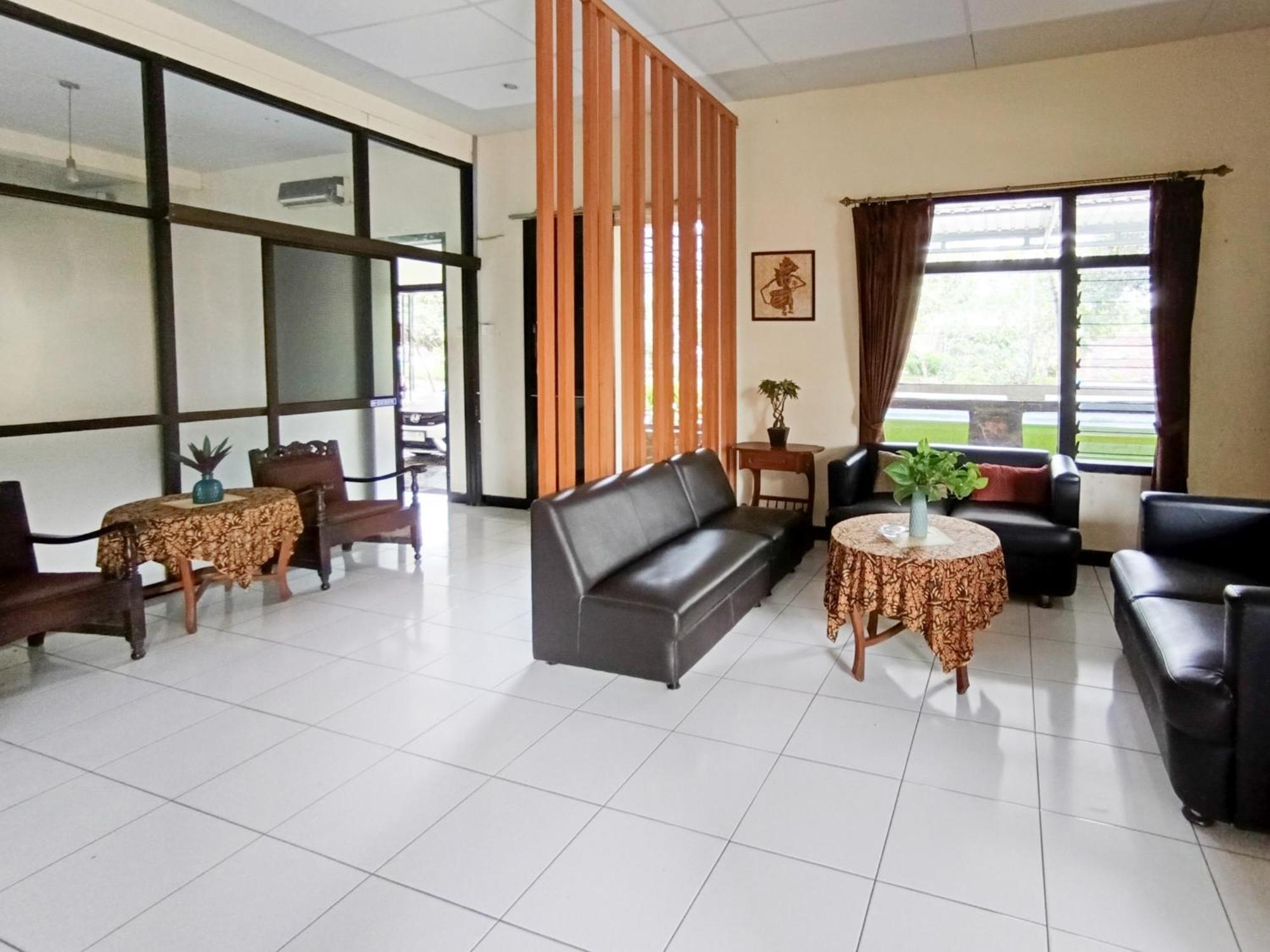 Hotel Gita Puri Redpartner Blitar Exteriér fotografie