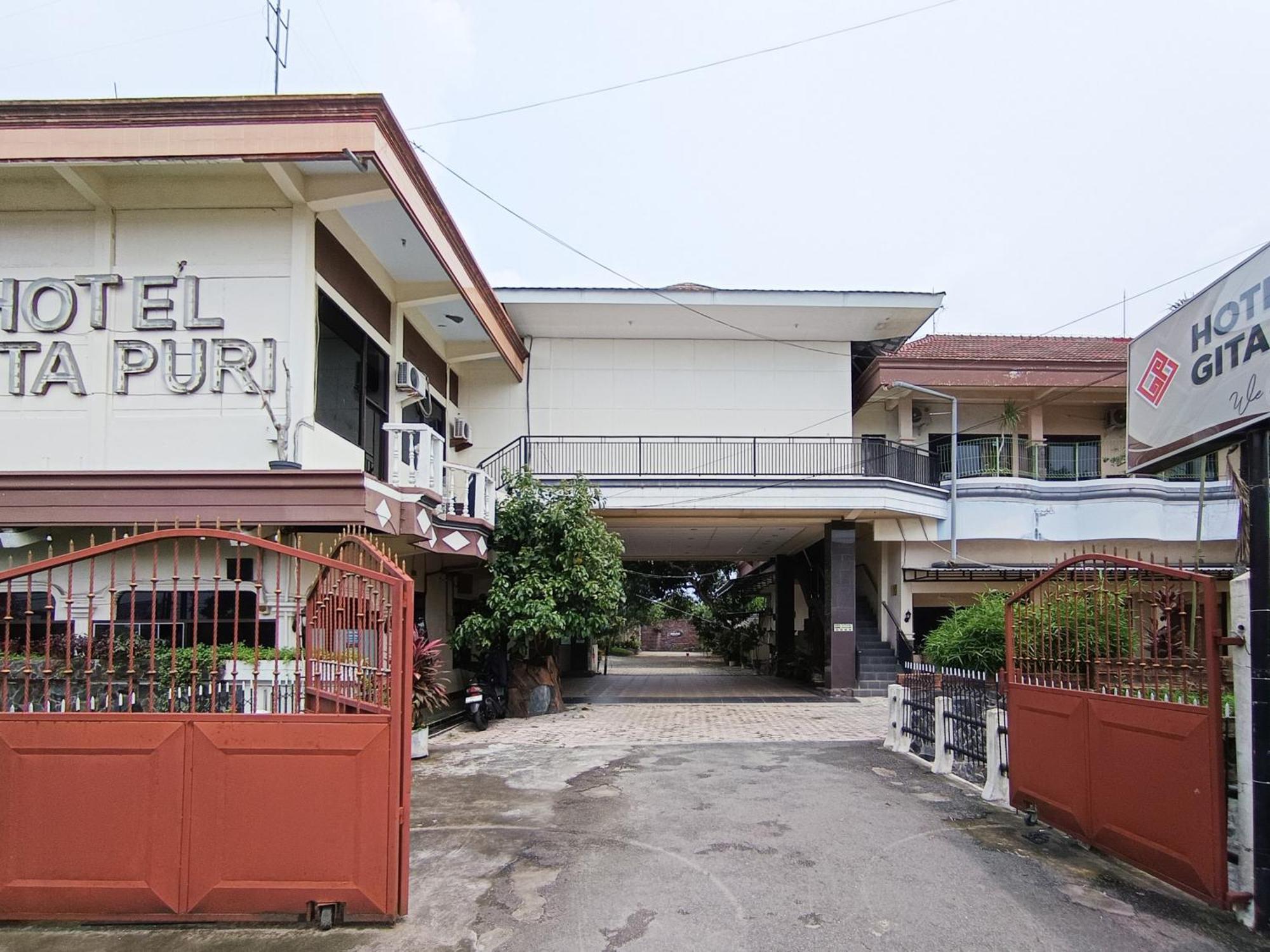 Hotel Gita Puri Redpartner Blitar Exteriér fotografie