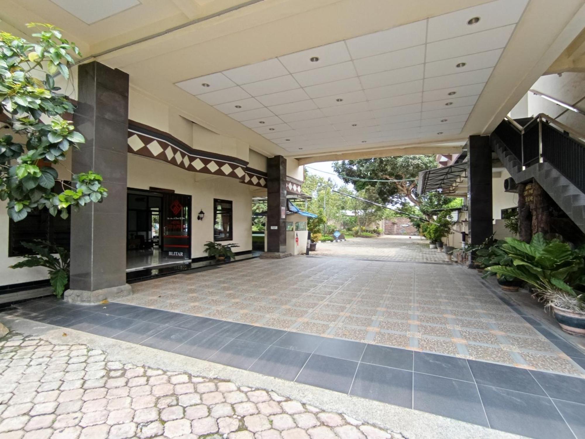 Hotel Gita Puri Redpartner Blitar Exteriér fotografie