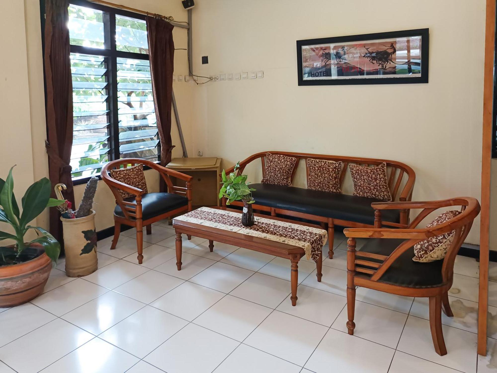 Hotel Gita Puri Redpartner Blitar Exteriér fotografie