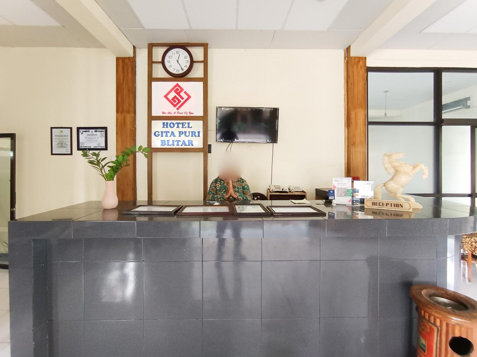 Hotel Gita Puri Redpartner Blitar Exteriér fotografie
