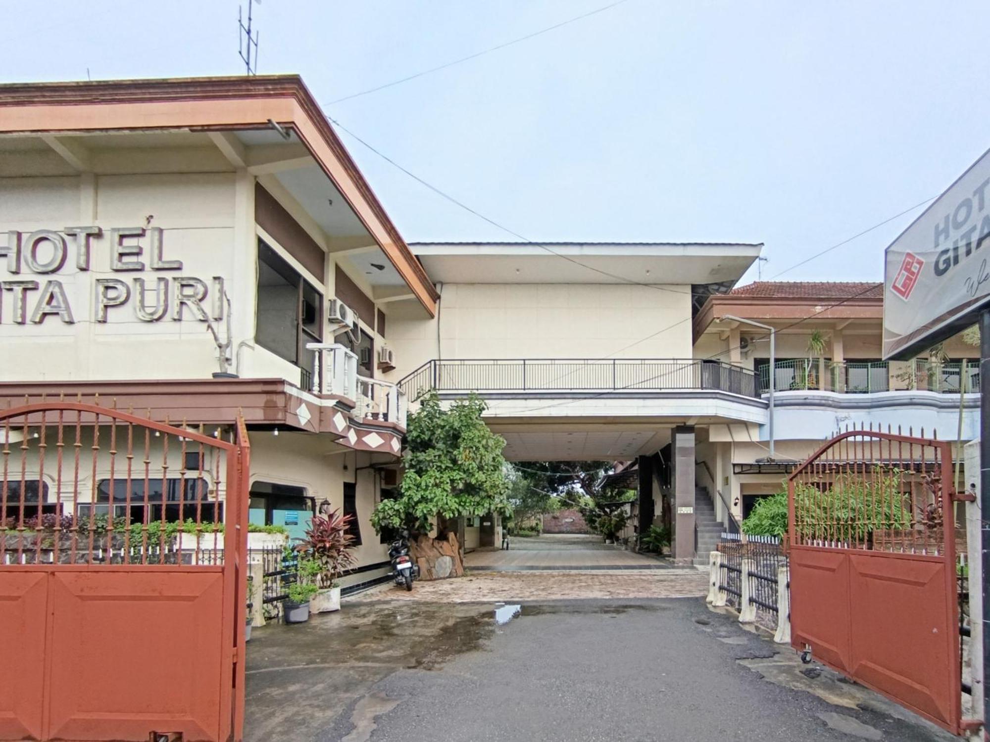 Hotel Gita Puri Redpartner Blitar Exteriér fotografie